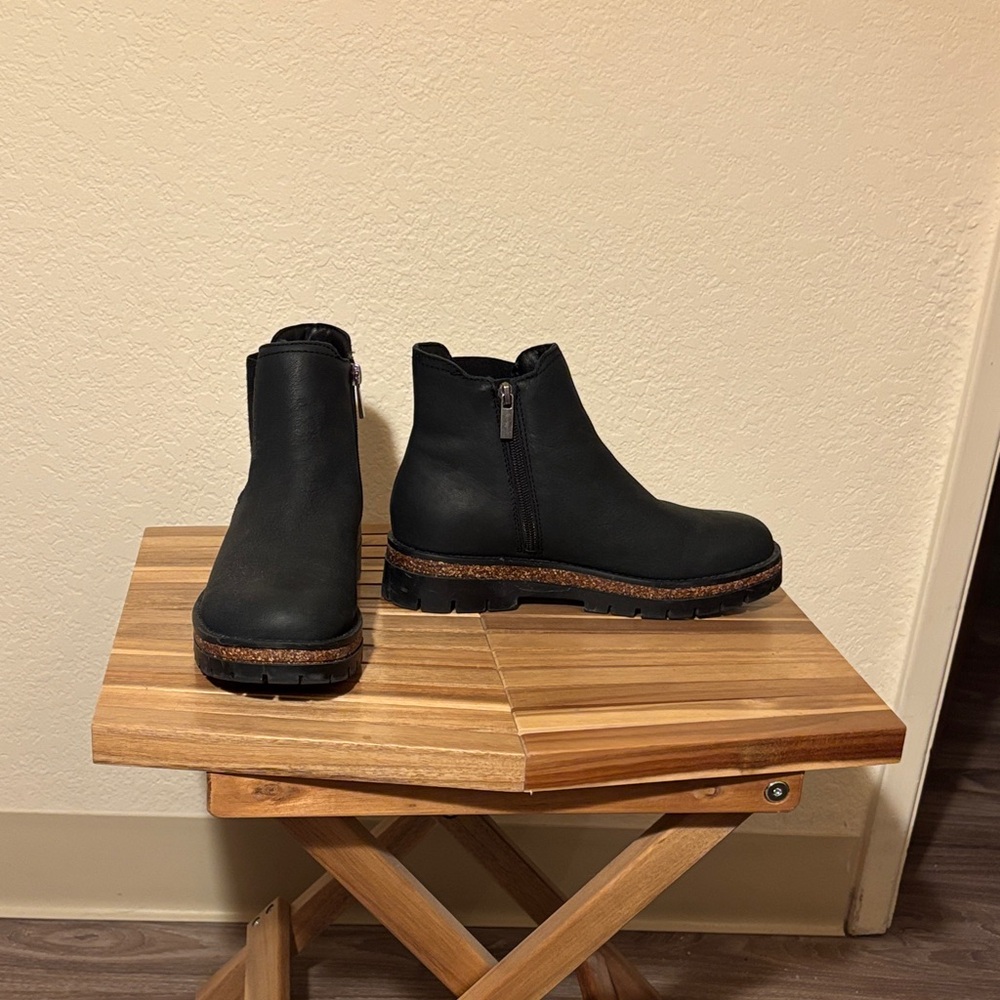 Earth Black Ankle Booties - Picture 3 of 5